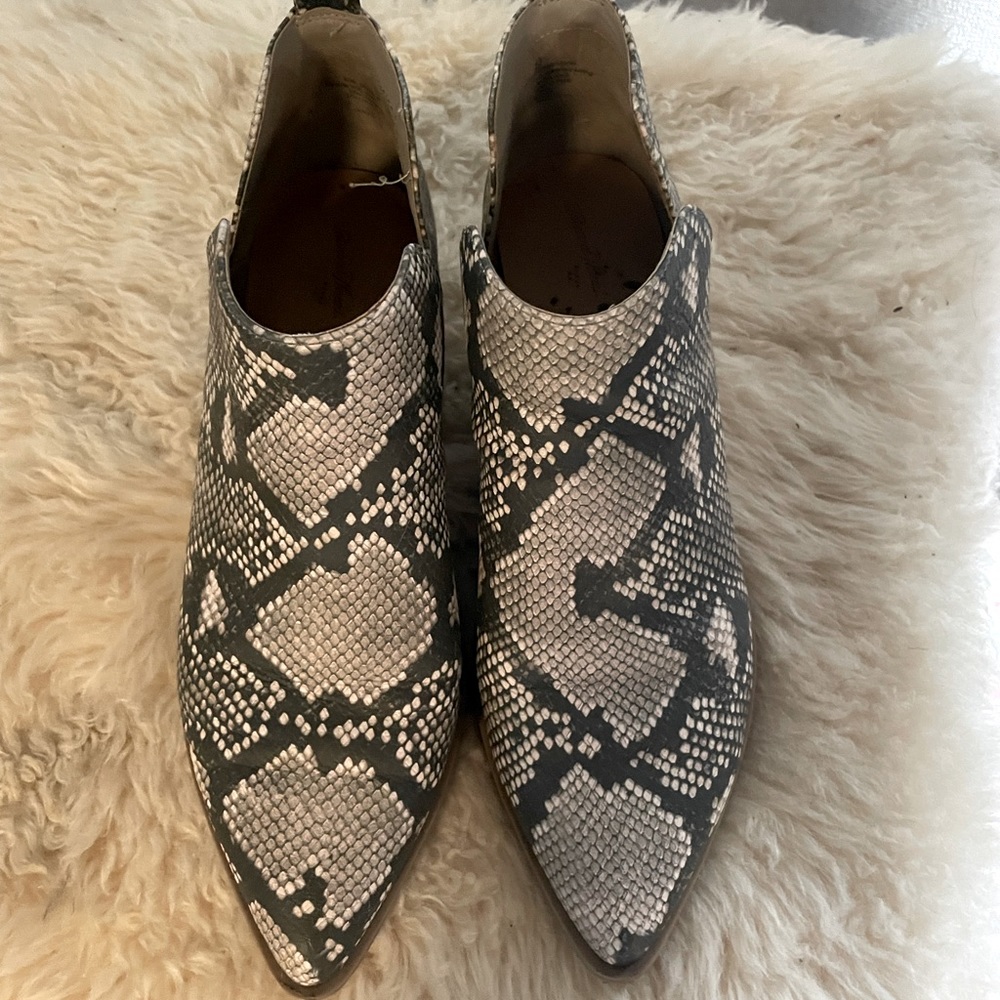 UNIVERSAL THREAD snakeskin print western bootie